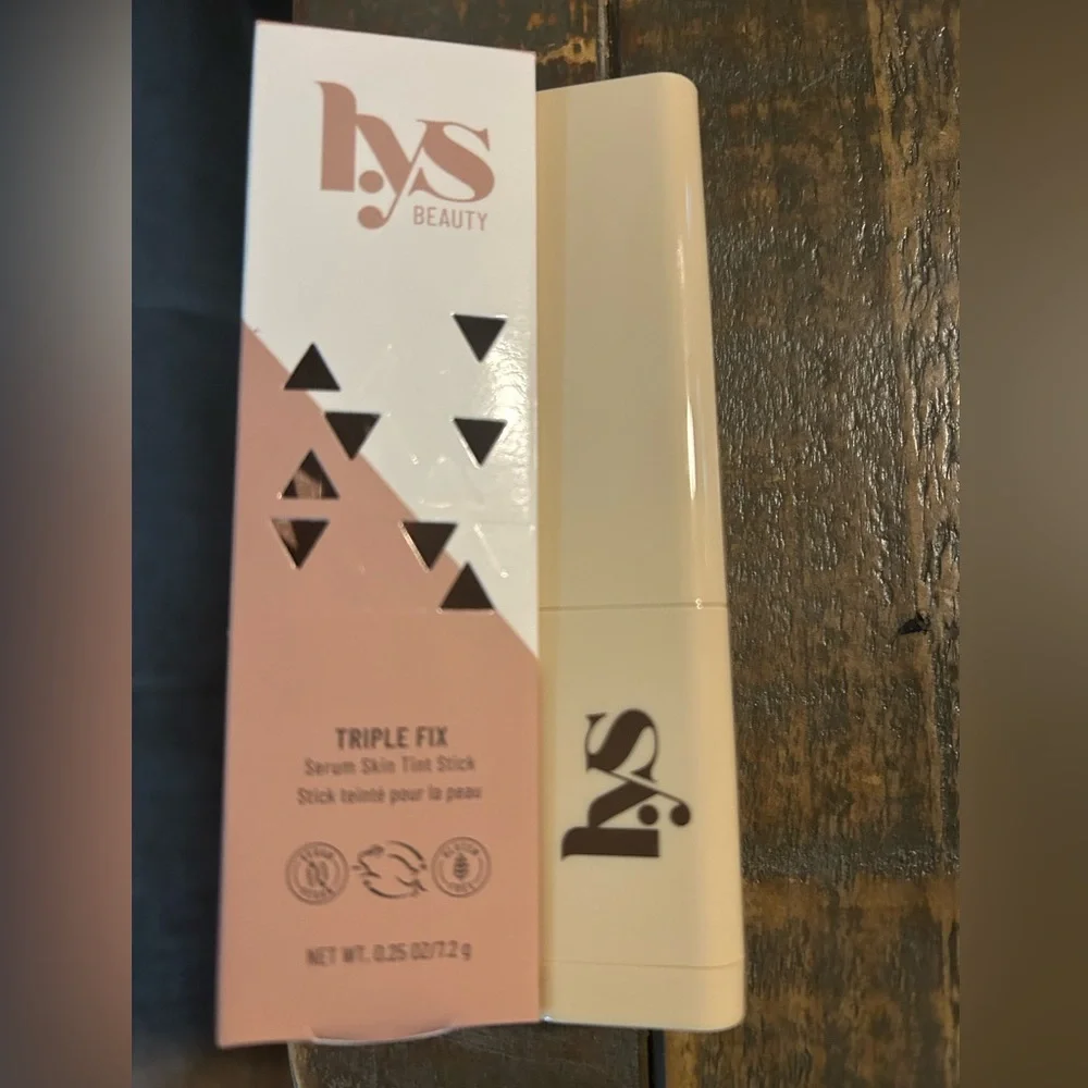 LYS TRIPLE FIX BLURRING SKIN TINT FOUNDATION STICK!!!